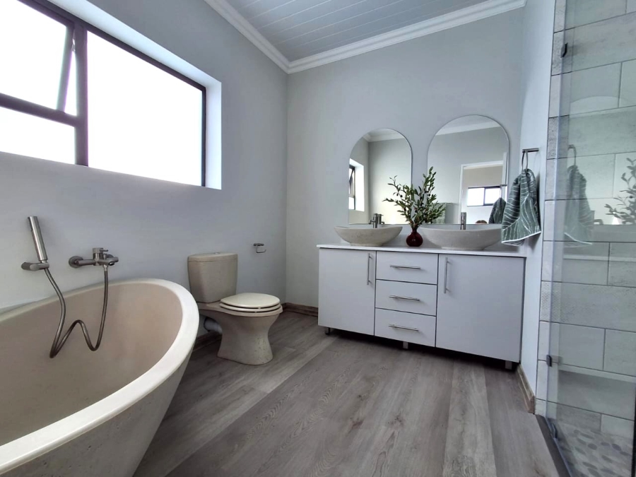 3 Bedroom Property for Sale in Stilbaai Wes Western Cape